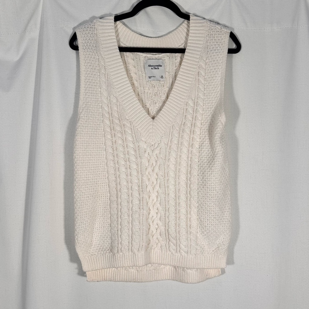 Abercrombie & Fitch Oversized Cable Knit Sweater Vest